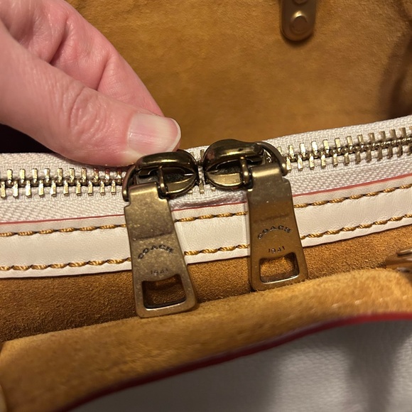 Coach Rogue 30/31 in Chalk/Oxblood - Picture 3 of 12